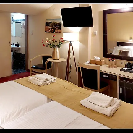 Lakonia Hotel