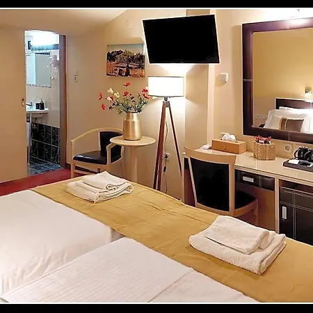 Hotel Lakonia