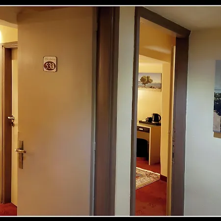 Hotel Lakonia 3*
