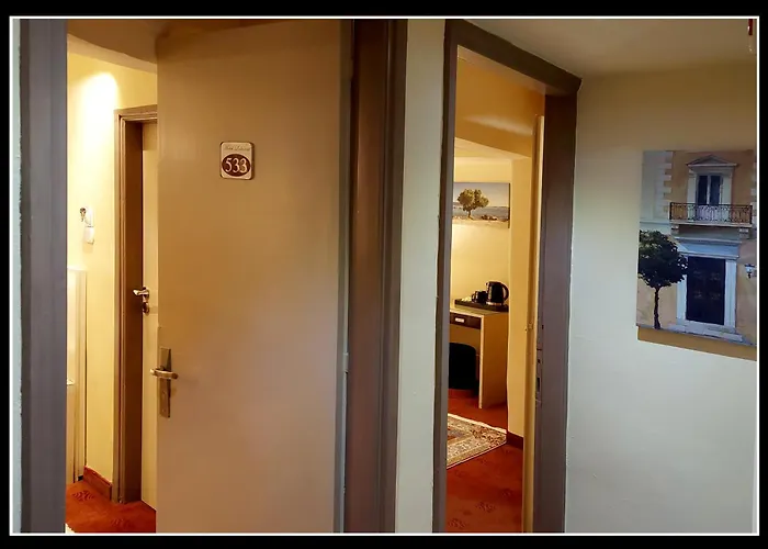 Otel Lakonia 3*